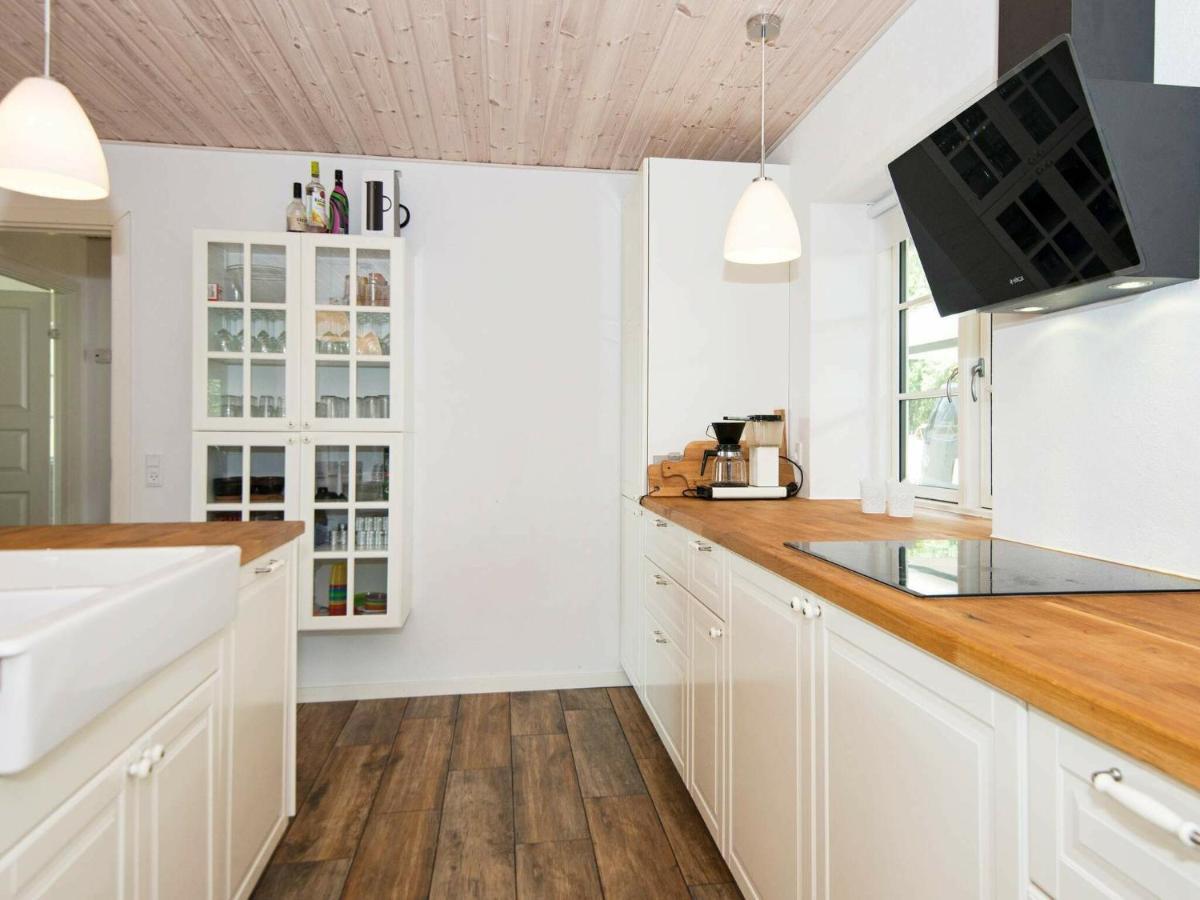 10 Person Holiday Home In Glesborg Экстерьер фото