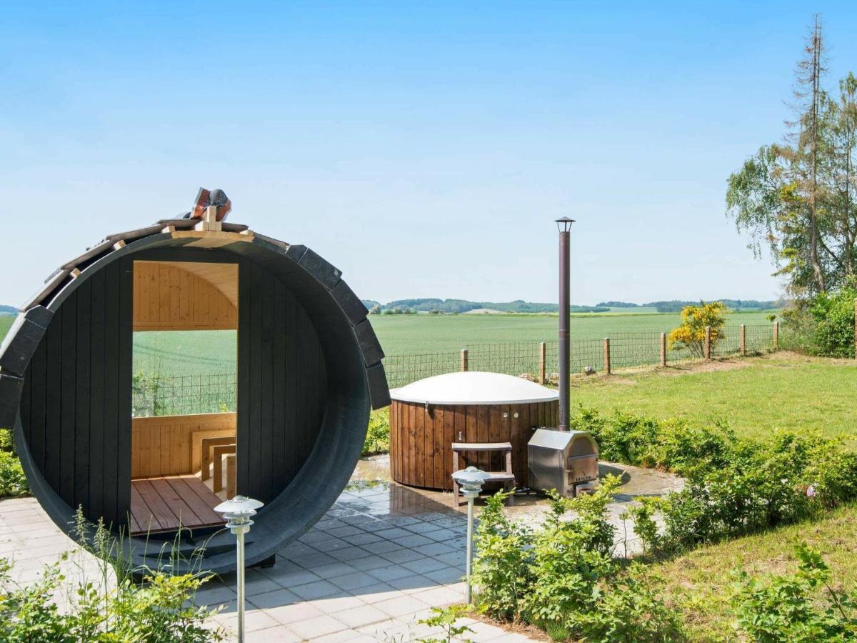 10 Person Holiday Home In Glesborg Номер фото