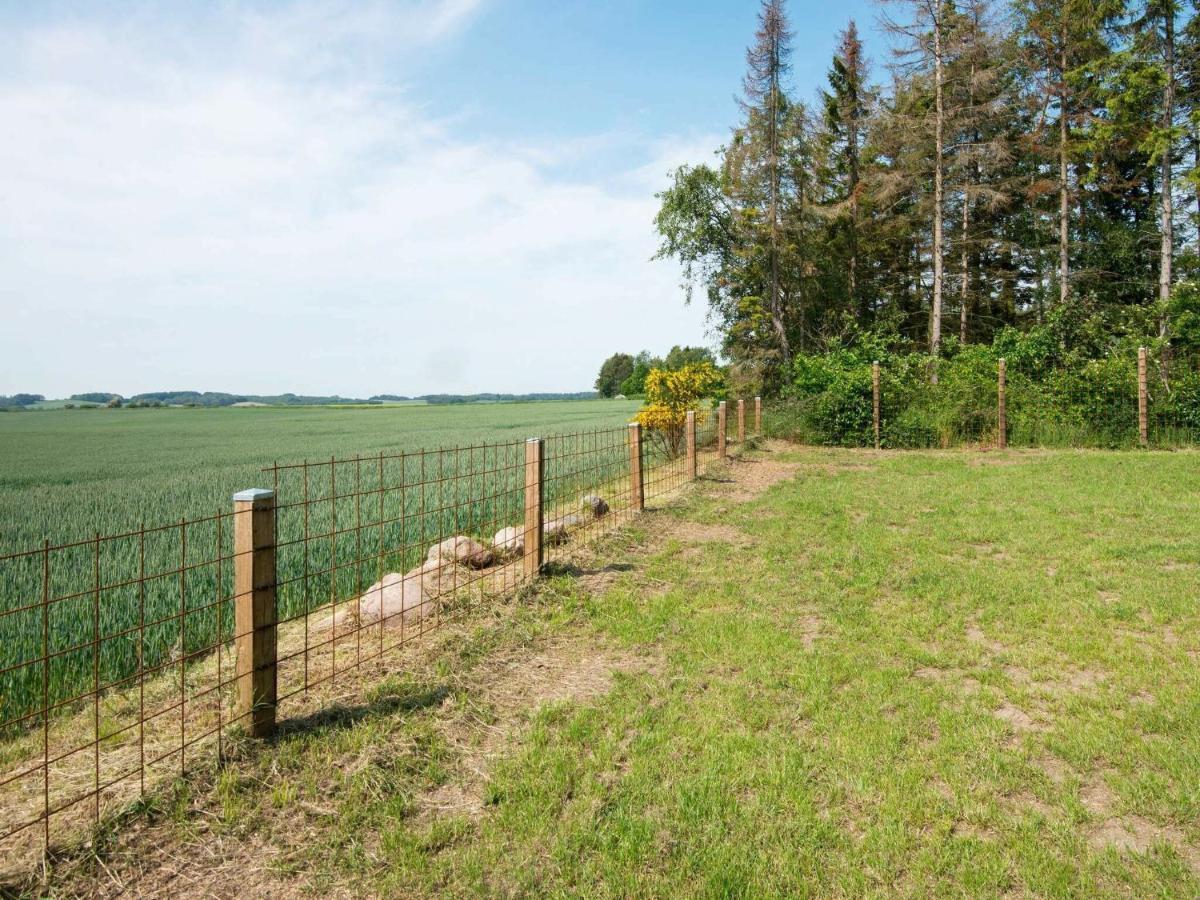 10 Person Holiday Home In Glesborg Номер фото