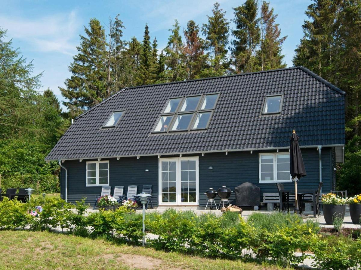 10 Person Holiday Home In Glesborg Номер фото