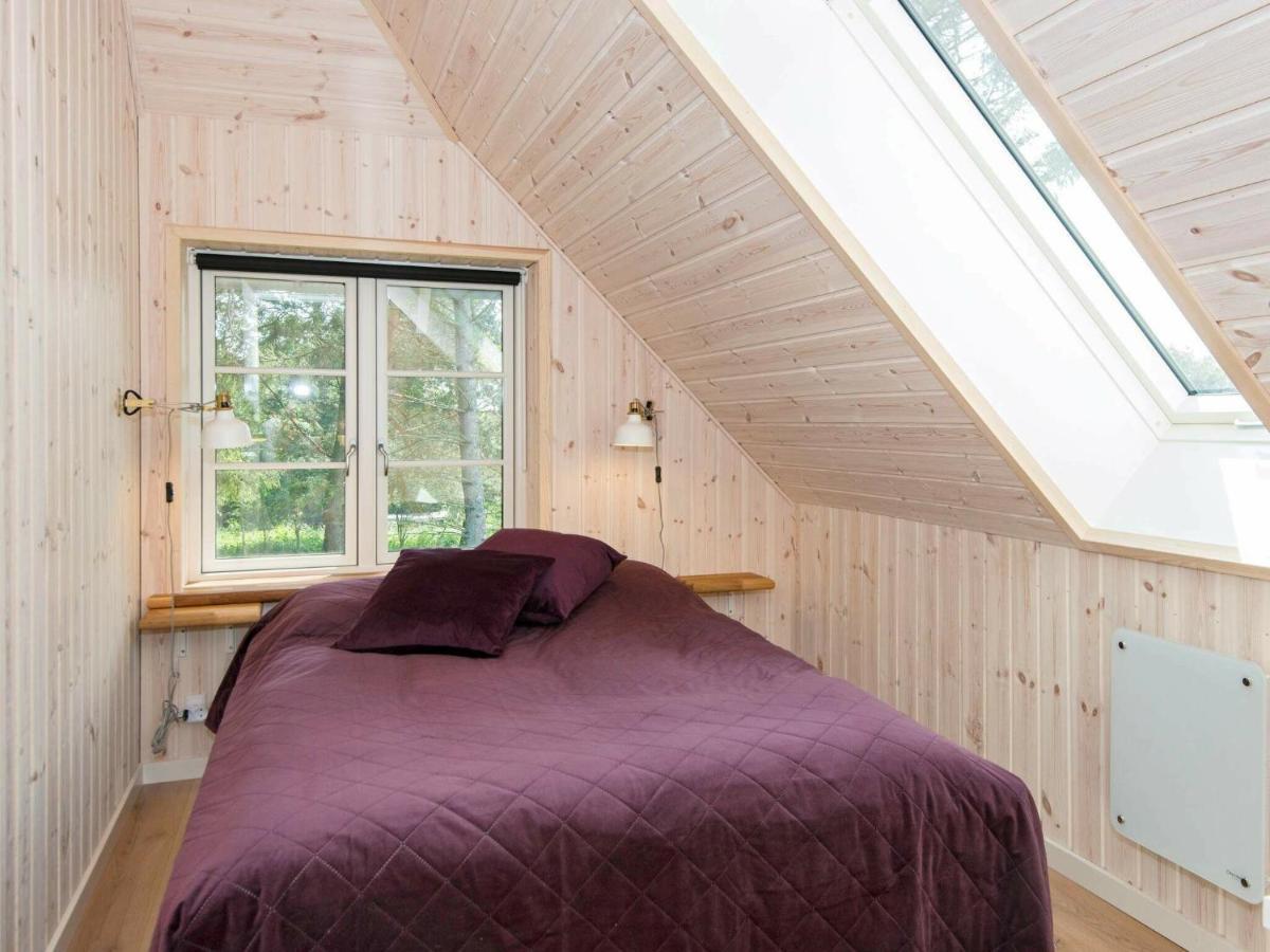 10 Person Holiday Home In Glesborg Номер фото