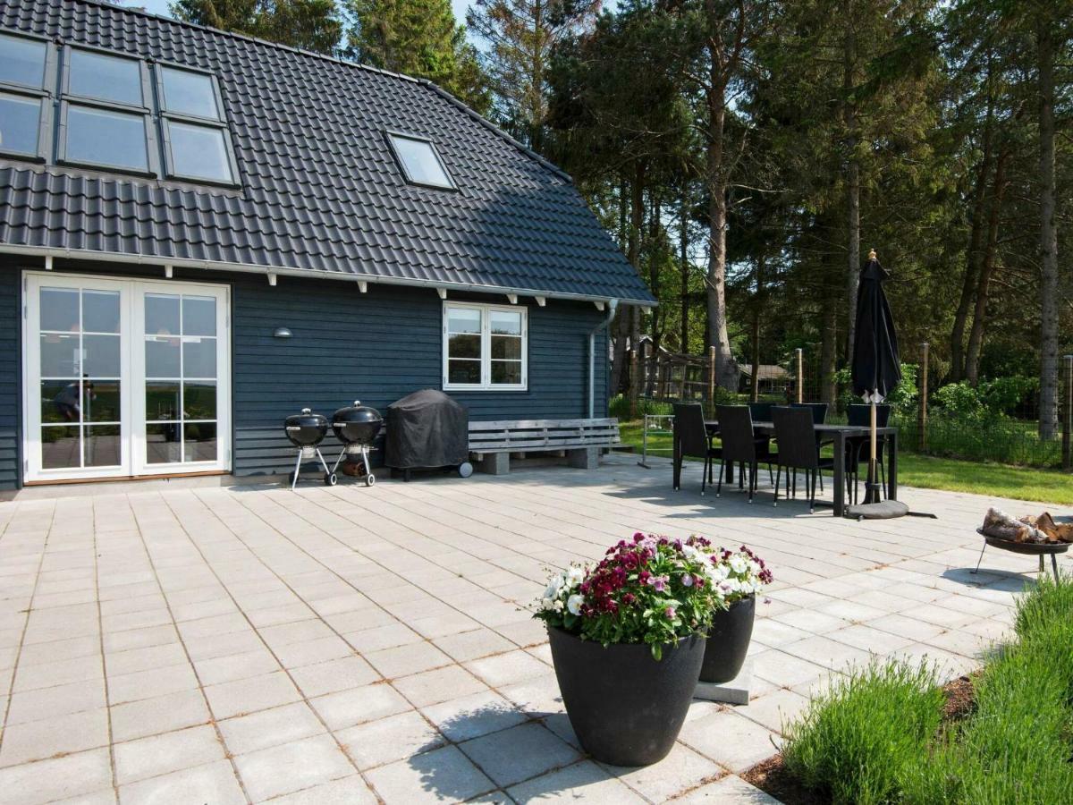 10 Person Holiday Home In Glesborg Экстерьер фото